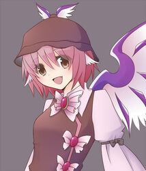  bad_id bad_pixiv_id bird_wings brooch brown_eyes commentary_request dress female grey_background hat hayabusa_koi head_tilt jewelry juliet_sleeves long_sleeves looking_at_viewer mystia_lorelei oerba_yun_fang open_mouth pink_hair puffy_sleeves ribbon short_hair simple_background solo touhou wings 