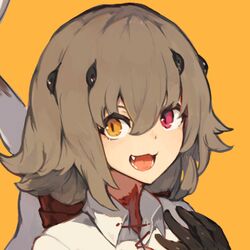  :3 :d commentary_request extra_eyes female grey_hair hair_between_eyes hand_up lansane looking_at_viewer oerba_yun_fang open_mouth orange_background orange_eyes original portrait red_eyes simple_background slit_pupils smile solo vararia_(lansane) 