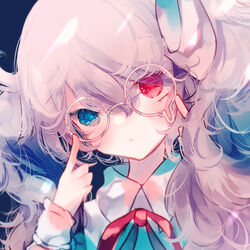  25-ji_miku 25-ji_nightcord_de._(project_sekai) bespectacled blue_background blue_eyes bow bowtie commentary_request expressionless female finger_to_cheek fuyuzuki_gato glasses hair_between_eyes hair_ribbon hatsune_miku heterochromia highres long_hair long_sleeves pointing pointing_at_self project_sekai red_bow red_bowtie red_eyes ribbon shirt simple_background solo teardrop-framed_glasses twintails upper_body vocaloid wavy_hair white_ribbon white_shirt 