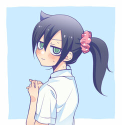  3: alternate_hairstyle bags_under_eyes blue_background blush commentary dress_shirt female from_side green_eyes hair_ornament hair_scrunchie hakka0320 jitome kuroki_tomoko looking_at_viewer pink_scrunchie polka_dot polka_dot_scrunchie ponytail school_uniform scrunchie shirt short_sleeves solo sweat v-shaped_eyebrows watashi_ga_motenai_no_wa_dou_kangaetemo_omaera_ga_warui! 