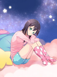  alternate_hairstyle aqua_pillow aqua_shorts black_hair blush commentary female green_eyes hair_down hakka0320 highres kneehighs loungewear nemoto_hina no_shoes photoshop_(medium) pillow pink_shirt pink_socks polka_dot polka_dot_legwear shirt shorts sleeves_past_wrists socks solo star-shaped_pillow star_(sky) star_(symbol) watashi_ga_motenai_no_wa_dou_kangaetemo_omaera_ga_warui! 