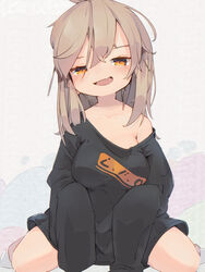  :d absurdres bare_legs black_shirt blush breasts brown_hair clothes_writing collarbone commentary_request female hair_between_eyes half-closed_eyes highres long_hair long_shirt medium_breasts nep_(nep_76) oerba_yun_fang orange_eyes original shirt shirt_slip simple_background single_bare_shoulder sitting skin_fang smile smug solo wariza white_background 