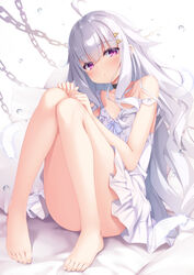  ahoge bare_legs bare_shoulders barefoot black_choker blue_ribbon blunt_bangs blush chains choker closed_mouth collarbone commentary_request convenient_leg dress feathers feet female full_body hair_ornament hairclip highres knees_up legs long_hair looking_at_viewer md5_mismatch original purple_eyes ribbon short_dress simple_background sitting sleeveless sleeveless_dress solo strap_slip sundress tomifumi very_long_hair water_drop white_background white_dress white_hair 