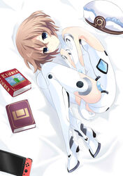  absurdres ass back bare_shoulders bed blanc_(neptunia) blue_eyes blush brown_hair cosplay elbow_gloves female gloves hat highres leotard looking_at_viewer lying neptune_(series) on_side ramu-on@_shinon short_hair solo thighhighs unworn_hat unworn_headwear white_gloves white_heart_(neptunia) white_heart_(neptunia)_(cosplay) white_thighhighs 