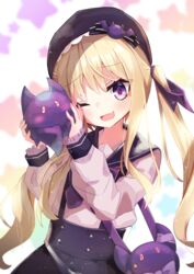  ;d bag beret black_hat blonde_hair bow bowtie commentary cowboy_shot female handbag hat high-waist_skirt highres long_hair looking_at_viewer oerba_yun_fang one_eye_closed open_mouth purple_eyes re:act sailor_collar sailor_shirt shirt skin_fang skirt smile solo suspender_skirt suspenders symbol-only_commentary tama_sakura tsukushi_aria twintails virtual_youtuber 