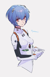  ayanami_rei blue_hair bodysuit breasts character_name collarbone commentary covered_collarbone female from_side gloves hair_between_eyes hair_ornament highres interface_headset itou_(very_ito) looking_at_viewer neon_genesis_evangelion own_hands_together parted_lips plugsuit red_eyes short_hair simple_background small_breasts solo standing turtleneck upper_body white_background white_bodysuit white_gloves 