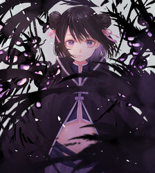  absurdres black_cloak black_feathers black_hair black_theme black_wings blurry bow cloak closed_mouth commentary crop_top cross-laced_clothes depth_of_field doppel_(madoka_magica) double_bun expressionless feathers female flat_chest floating_hair grey_background hair_between_eyes hair_bun hair_ribbon high_collar highres hood hood_down hooded_cloak ichizo_(madoka_magica) kuroe_(madoka_magica) light_particles looking_at_viewer magia_record:_mahou_shoujo_madoka_magica_gaiden magical_girl mahou_shoujo_madoka_magica medium_hair midriff pink_ribbon purple_bow purple_eyes ribbon riri_(ririwaldorf) side_up_bun silver_trim simple_background solo swept_bangs symbol-only_commentary wings 