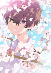  1boy alban_knox blue_sky branch brown_hair collarbone collared_shirt commentary day dress_shirt earrings flower green_eyes grin hair_between_eyes heterochromia highres jewelry male_focus mamyouda nijisanji nijisanji_en outdoors petals purple_eyes romaji_commentary shirt sky smile solo upper_body virtual_youtuber white_flower white_shirt 