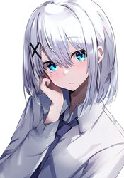  absurdres blue_bow blue_bowtie blue_eyes blush bow bowtie closed_mouth collared_shirt female grey_hair hair_between_eyes hair_ornament hand_up highres looking_at_viewer nanashinayuzu_mochi original school_uniform shirt short_hair simple_background solo upper_body white_background white_shirt x_hair_ornament 