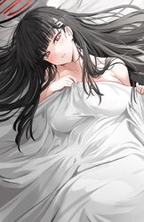  absurdres black_hair blanket blue_archive blunt_bangs blush breasts female hair_ornament hairclip halo highres holding holding_blanket large_breasts long_hair looking_at_viewer on_bed red_eyes rio_(blue_archive) smile solo under_covers very_long_hair yuki_(asayuki101) 