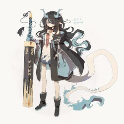  arknights black_hair blue_hair chinese_text coat commentary dusk_(arknights) female full_body hair_over_one_eye highres holding holding_weapon horns long_hair looking_at_viewer multicolored_hair necktie pointy_ears red_eyes solo streaked_hair sword symbol-only_commentary tail thurim6 weapon 