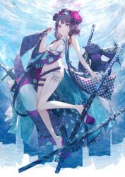  bare_arms bare_legs bare_shoulders barefoot belt bikini blunt_bangs breasts checkered commentary_request fate/grand_order fate_(series) female floral_print full_body goggles goggles_on_head hair_ornament hand_up highres katana katsushika_hokusai_(fate) katsushika_hokusai_(swimsuit_saber)_(fate) long_hair looking_at_viewer low_twintails purple_eyes purple_hair scabbard sheath sheathed small_breasts smile swimsuit sword thigh_strap thighs thkani tokitarou_(fate) twintails underwater very_long_hair weapon white_bikini 