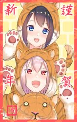  2girls :d animal_costume animal_ears animal_hood animal_print black_hair blue_eyes blush chinese_zodiac commentary_request fake_animal_ears grey_hair hair_between_eyes highres hood hood_up looking_at_viewer multiple_girls oerba_yun_fang original red_eyes smile suzunari_arare suzunari_shizuku tail tiger tiger_costume tiger_ears tiger_hood tiger_print tiger_tail year_of_the_tiger yuki_arare 