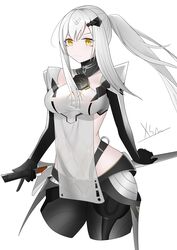  absurdres alternate_costume artist_name breasts chinese_commentary closed_mouth commentary_request female girls&#039;_frontline grig_(girls&#039;_frontline) highres holding holding_weapon long_hair looking_at_viewer medium_breasts nyto_(girls&#039;_frontline) paradeus ponytail solo sword weapon white_background white_hair xue_shiming yellow_eyes 