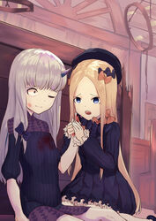  2girls abigail_williams_(fate) black_bow black_dress blonde_hair blue_eyes bow bruise bruise_on_face closed_mouth commentary dress fate/grand_order fate_(series) hairbow hat horns injury kneeling lavinia_whateley_(fate) long_hair long_sleeves multiple_girls multiple_hair_bows one_eye_closed open_mouth orange_bow parted_bangs polka_dot polka_dot_bow single_horn sitting smile wujiemang 