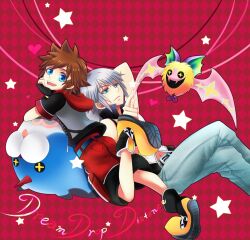  2boys bad_id bad_pixiv_id blue_eyes brown_hair cu_be dream_eater_(kingdom_hearts) fingerless_gloves gloves green_eyes grey_hair kingdom_hearts kingdom_hearts_3d_dream_drop_distance koumori_bat male_focus midriff multiple_boys painttool_sai_(medium) riku_(kingdom_hearts) sora_(kingdom_hearts) spoilers wondernyan_(kingdom_hearts) 