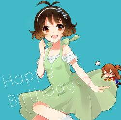  &gt;_&lt; 1boy 81_(mellowry) akizuki_ryo antenna_hair arm_up bare_shoulders blush bow brown_eyes brown_hair chibi closed_eyes commentary_request crossdressing detached_sleeves dress female hairband hairbow idolmaster idolmaster_dearly_stars long_hair midriff open_mouth otoko_no_ko photoshop_(medium) sakurai_yumeko short_hair side_ponytail smile striped 