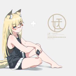  animal_ear_fluff animal_ears bare_legs bare_shoulders barefoot bike_shorts black_shirt black_shorts blue_eyes blunt_bangs chromatic_aberration collarbone extra_ears female fox_ears fox_girl fox_tail from_side full_body grey_background hand_on_own_knee highres holding knee_up kono_iroha kuro_kosyou long_hair looking_at_viewer original pleated_skirt red-framed_eyewear semi-rimless_eyewear shikigami shirt shorts simple_background sitting skirt sleeveless sleeveless_shirt slit_pupils straight_hair tail white_skirt 