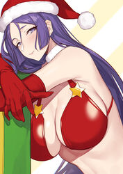  bangs blush breasts cleavage evan_yang fate/grand_order fate_(series) female gloves hair_between_eyes hat large_breasts long_hair looking_at_viewer minamoto_no_raikou_(fate/grand_order) parted_bangs purple_eyes purple_hair santa_bikini santa_gloves santa_hat smile solo very_long_hair 