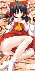  black_hair bow commentary_request detached_sleeves female gonzaburo hairbow hakurei_reimu legs photoshop_(medium) red_bow red_eyes sarashi short_hair solo tabi touhou 