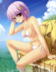  absurdres ahoge arm_support bikini blush breasts cleavage cloud day female highres honeycoming_royalsweet light_purple_hair matsushita_makako medium_breasts navel parted_lips rakko_(makarakko) red_eyes rock shichiri_yuma side-tie_bikini_bottom sitting sky soaking_feet solo strap_gap swimsuit underboob water wet 