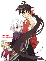  1boy albino alternate_hairstyle antenna_hair bare_shoulders collarbone female from_side hug katanagatari long_hair long_sleeves looking_at_viewer looking_to_the_side photoshop_(medium) ponytail red_eyes short_hair simple_background togame very_long_hair white_background white_hair wide_sleeves yasuri_shichika yuuki_mitsuru 