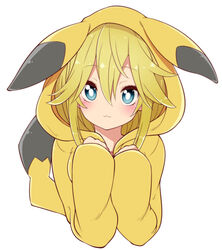  :3 bad_id bad_pixiv_id blonde_hair blue_eyes blush commentary_request cosplay female hood hoodie leopard_(yatterman) looking_at_viewer pikachu pikachu_(cosplay) pikachu_ears pikachu_tail pokemon pokemon_ears pokemon_tail shirokuma_(nankyoku) simple_background solo tail time_bokan_(series) white_background yatterman yoru_no_yatterman 