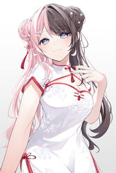  black_hair blue_eyes blush breasts china_dress chinese_clothes cleavage cleavage_cutout closed_mouth clothing_cutout commentary dice double_bun dress female flower hair_bun hair_ornament hairclip highres holding_dice iris_black_games multicolored_hair pink_hair qf_ivi red_nails short_sleeves simple_background solo split-color_hair symbol-only_commentary tachibana_hinano_(vtuber) two-tone_hair virtual_youtuber vspo! white_background white_dress white_flower 