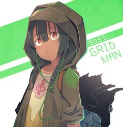  anosillus_ii backpack bag braid closed_mouth commentary_request copyright_name dark-skinned_female dark_skin female green_hair gridman_universe hair_between_eyes headphones highres hood hood_up hoodie koppa_mijinko_(series2023) long_hair looking_at_viewer red_eyes short_sleeves smile solo ssss.gridman twin_braids upper_body 