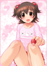  :d akagi_miria animal_print blush border brown_eyes brown_hair collarbone commentary_request feeding female fingernails flipped_hair food food_bite food_print foreshortening fruit hair_between_eyes head_tilt heart heart_background highres holding holding_food idolmaster idolmaster_cinderella_girls incoming_food knees_up long_sleeves looking_at_viewer open_mouth outline outstretched_arm panties pantyshot pink_background pink_border pink_outline pink_shirt print_panties print_shirt rabbit_print reaching reaching_towards_viewer red_skirt shiny_skin shirt short_hair sitting skirt smile solo sparkle strawberry strawberry_panties strawberry_print t-shirt tareme tokuda_shinnosuke two_side_up underwear white_panties 