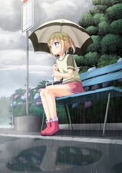  bench blonde_hair blue_eyes blush boots bus_stop commentary_request female flower from_side full_body hair_ribbon highres hydrangea original outdoors photoshop_(medium) rain ribbon short_hair sign sitting skirt solo twintails umbrella yoruda 