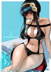  absurdres arialla_draws bikini black_bikini black_hair breasts cleavage female flower hair_flower hair_ornament highres large_breasts looking_at_viewer navel parted_bangs red_eyes revealing_clothes simple_background sitting solo spy_x_family swimsuit thighs water yor_briar 