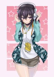  black_hair brown_shorts camouflage commentary_request cosplay female headphones hood hood_down hoodie jacket konohana_enishi nitroplus original purple_eyes raglan_sleeves sengoku_aky short_shorts shorts sleeveless sleeveless_hoodie smile solo star_(symbol) super_sonico super_sonico_(cosplay) 