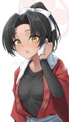  bag_(chrko_bag) black_hair black_shirt blue_archive blush breasts breasts_apart dark-skinned_female dark_skin female halo hand_up high_ponytail highres holding holding_towel layered_sleeves long_sleeves looking_at_viewer open_clothes open_mouth parted_bangs red_halo red_haori rickshaw_student_(blue_archive) shirt short_hair short_over_long_sleeves short_sleeves simple_background solo steam steaming_body sweat sweat_stain sweaty_clothes towel towel_around_neck upper_body wet wet_clothes wet_shirt white_background wiping_sweat yellow_eyes 