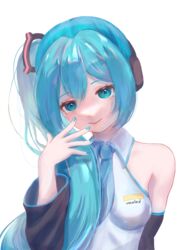  :&gt; black_sleeves blue_eyes blue_hair blue_nails blue_necktie breasts chinese_commentary closed_mouth commentary_request detached_sleeves hair_between_eyes hand_up hatsune_miku hatsune_miku_(noodle_stopper) highres impossible_clothes impossible_shirt meme mu_ze_lin necktie shirt sidetail_miku_noodle_stopper_(meme) sleeveless sleeveless_shirt small_breasts smile upper_body vocaloid white_shirt 