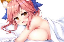  animal_ear_fluff animal_ears blue_ribbon blush breast_press breasts commentary_request dombear fate/extra fate/grand_order fate_(series) female fox_ears hair_ribbon highres large_breasts long_hair looking_at_viewer lying oerba_yun_fang on_bed on_side on_stomach open_mouth pillow pink_hair ribbon sideboob solo tamamo_(fate) tamamo_no_mae_(fate/extra) yellow_eyes 