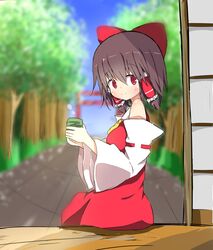  absurdres akabeco blush bow brown_hair closed_mouth commentary_request cookie_(touhou) cup detached_sleeves female hair_tubes hairbow hakurei_reimu highres looking_at_viewer red_bow red_eyes reu_(cookie) short_hair sitting smile solo torii touhou tree yunomi 