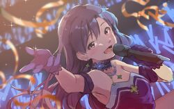  arm_guards armpits bare_shoulders blue_choker blue_gloves blue_hair blurry blurry_background blush brown_eyes choker collarbone confetti earrings female flat_chest gem gloves glowstick holding holding_microphone idolmaster idolmaster_(classic) idolmaster_million_live! idolmaster_million_live!_theater_days jewelry kisaragi_chihaya kuzuya_ramurin long_hair looking_at_viewer microphone necklace open_mouth pearl_(gemstone) reaching reaching_towards_viewer smile solo stage 