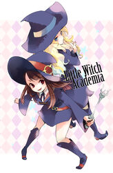  2girls back-to-back bad_id bad_pixiv_id blonde_hair blue_eyes boots brown_hair commentary_request copyright_name diana_cavendish hat hidaka_ryou highres kagari_atsuko little_witch_academia long_hair multiple_girls photoshop_(medium) red_eyes wand witch witch_hat 