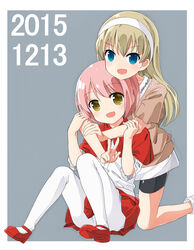  2girls bike_shorts blonde_hair blue_eyes capelet commentary_request dated eyebrows hairband highres holding_own_arm hug hug_from_behind kneeling long_hair looking_at_viewer multiple_girls numenume_(powa-ogutyogutyo) open_mouth oroku_kokoro pantyhose pink_hair pleated_skirt red_skirt saki_(manga) shinohayu_the_dawn_of_age short_hair sitting skirt takahashi_chiyoko v white_legwear yellow_eyes 