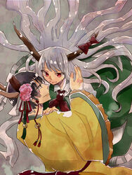  1boy aikoi_(arararaaren) black_hair bow commentary_request crossover dress ex-keine female floating_hair flower green_dress grey_hair hair_flower hair_ornament hairband hakutaku hakutaku_(hoozuki_no_reitetsu) hand_on_another&#039;s_shoulder hoozuki_no_reitetsu horn_bow horn_ornament horns japanese_clothes kamishirasawa_keine looking_at_another profile red_eyes touhou wide_sleeves 