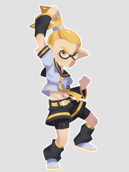  1boy arm_warmers belt bike_shorts bike_shorts_under_shorts blonde_hair commentary_request cosplay hairband inkling_boy inkling_player_character kagamine_len kagamine_len_(cosplay) leg_warmers male_focus monster_boy nappooz navel necktie outline pointy_ears sailor_collar sepia_background short_sleeves shorts simple_background solo splatoon_(series) splatoon_1 stomach tentacle_hair vocaloid white_outline yellow_eyes 