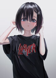  absurdres arms_up bad_id bad_twitter_id band_shirt black_hair blue_eyes blunt_bangs blush bob_cut female gishiki_(gshk) grey_background hair_between_eyes hair_ornament hairclip heavy_metal highres merchandise multicolored_hair original oversized_clothes oversized_shirt purple_hair shirt short_hair simple_background slayer_(band) solo streaked_hair t-shirt upper_body 