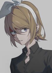  androgynous angry black_shirt blonde_hair blood blood_on_face blue_eyes bow commentary female frown glaring grey_background hairbow injury kagamine_rin looking_to_the_side portrait shirt short_hair solo upper_body vocaloid white_bow wounds404 