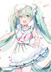  anniversary commentary_request dress female green_eyes green_hair hat hatsune_miku jewelry long_hair necklace open_mouth solo tiny_(tini3030) twintails very_long_hair vocaloid white_dress 