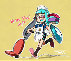  apron aqua_hair artist_name bad_id bad_tumblr_id bike_shorts blue_hair commentary dated female inkling inkling_girl inkling_player_character maid_apron pink_eyes sami_briggs shirt slippers smile socks solo splatoon_(series) splatoon_1 t-shirt tentacle_hair upright_vacuum_cleaner vacuum_cleaner 