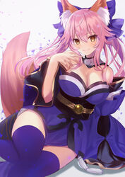  animal_ear_fluff animal_ears bare_shoulders blue_bow blue_kimono blue_thighhighs blush bow breasts cleavage detached_sleeves fate/extra fate_(series) female fox_ears fox_girl fox_tail hair_between_eyes hairbow highres japanese_clothes kimono large_breasts long_hair looking_at_viewer neko_daruma obi pink_hair sash sidelocks smile solo tail tamamo_(fate) tamamo_no_mae_(fate/extra) thighhighs thighs wide_sleeves yellow_eyes 