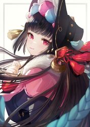  black_hair black_hat blunt_bangs blush closed_mouth female fur_collar fur_trim genshin_impact hat highres long_hair long_sleeves looking_at_viewer nido_celisius red_eyes simple_background smile solo tassel upper_body white_background yun_jin_(genshin_impact) 