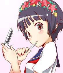  black_eyes black_hair commentary_request female flower hair_flower hair_ornament handheld_game_console head_wreath nintendo_ds sakugawa_school_uniform school_uniform serafuku short_hair solo stylus summer_uniform takashiro_(takashiro_factory) toaru_kagaku_no_railgun toaru_majutsu_no_index uiharu_kazari 