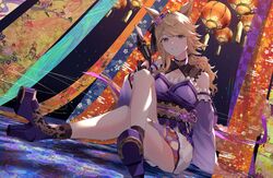  blonde_hair blue_eyes crossed_legs detached_sleeves female flower gloves gold_city_(akizakura_danzatrice)_(umamusume) gold_city_(umamusume) hair_flower hair_ornament hand_fan high_heels highres horse_girl horseshoe japanese_clothes kamikura_(kamikuralagu) kimono lace lace_gloves lantern night obi sash umamusume 